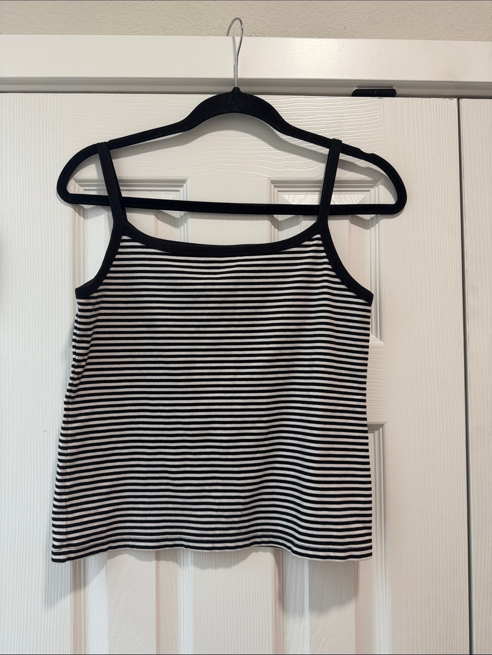 Uniqlo Black & White Striped Women's Tank Top Large